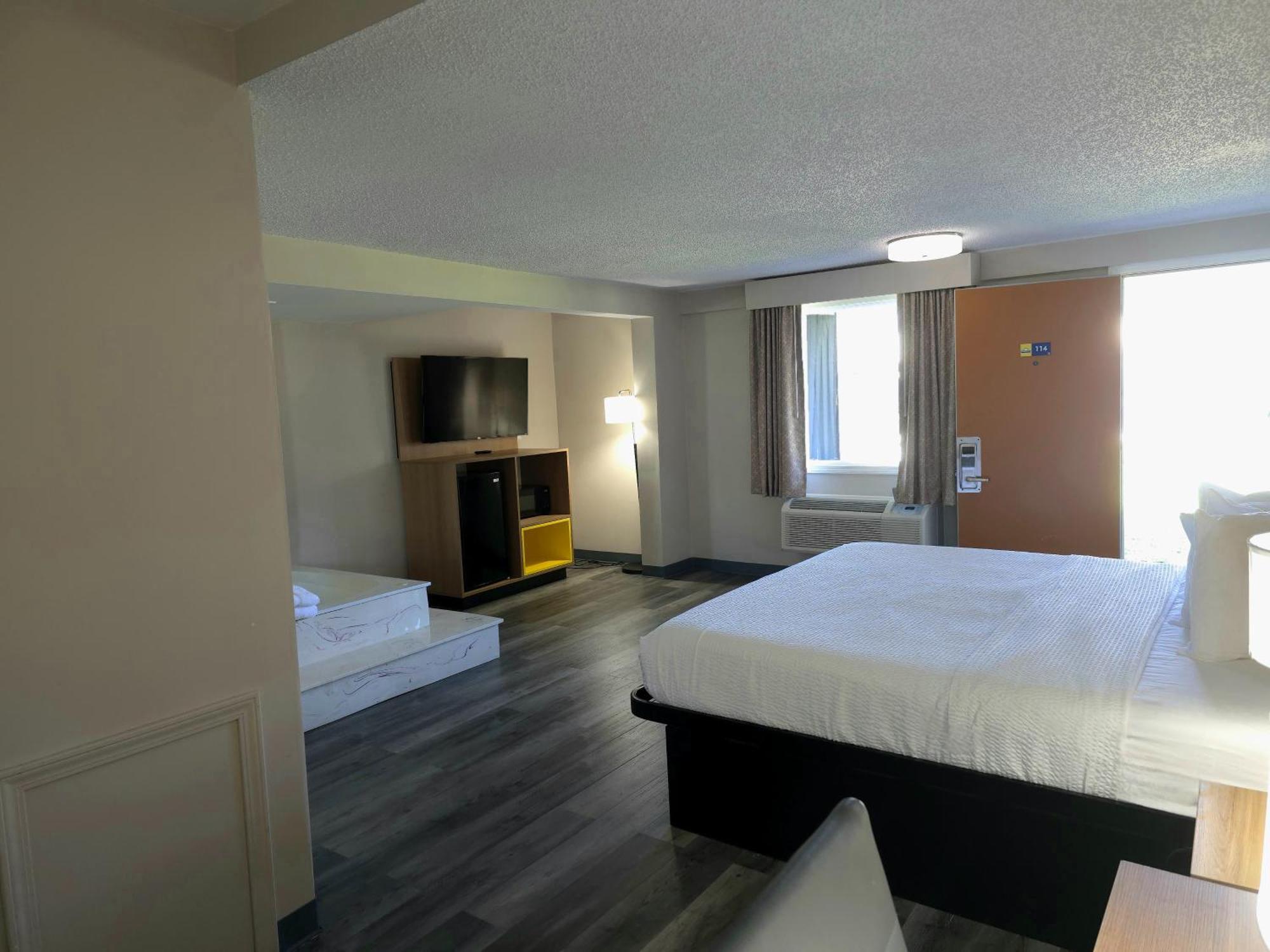 Days Inn And Suites By Wyndham Port Huron Exterior foto