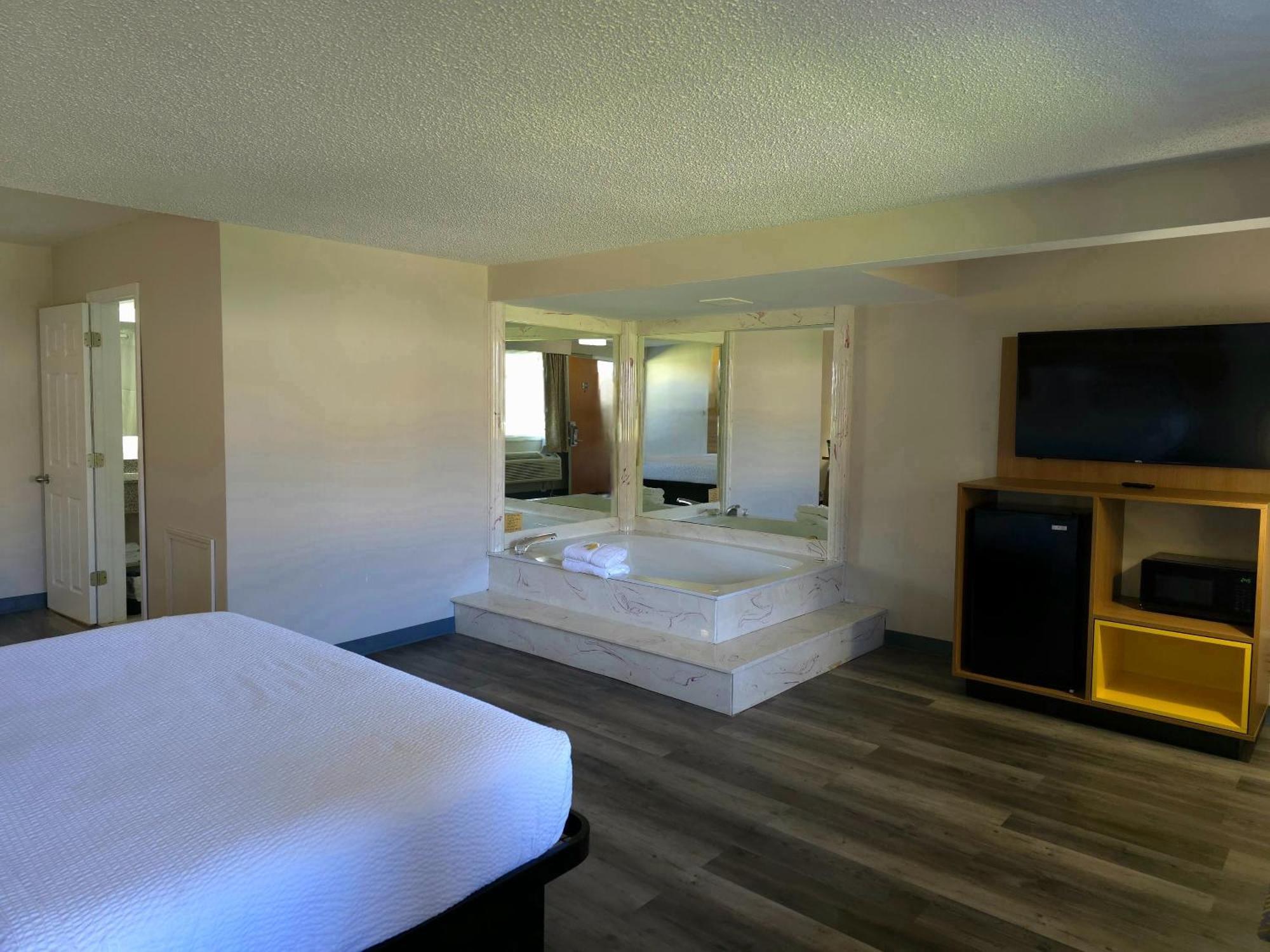 Days Inn And Suites By Wyndham Port Huron Exterior foto